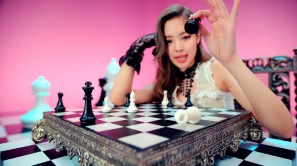 KFC Trung Quốc gây sóng gió khi 'copy-paste' MV Ddu-Du Ddu-Du của BlackPink vào trong đoạn quảng cáo KFC Trung Quốc gây sóng gió khi 'copy-paste' MV Ddu-Du Ddu-Du của BlackPink vào trong đoạn quảng cáo