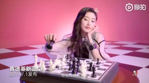 KFC Trung Quốc gây sóng gió khi 'copy-paste' MV Ddu-Du Ddu-Du của BlackPink vào trong đoạn quảng cáo KFC Trung Quốc gây sóng gió khi 'copy-paste' MV Ddu-Du Ddu-Du của BlackPink vào trong đoạn quảng cáo