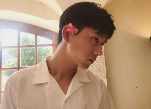Loạt bằng chứng cho thấy 'Gun Thần' Lý Hiện ngoài đời đích thị là một nam thần... kinh Loạt bằng chứng cho thấy 'Gun Thần' Lý Hiện ngoài đời đích thị là một nam thần... kinh