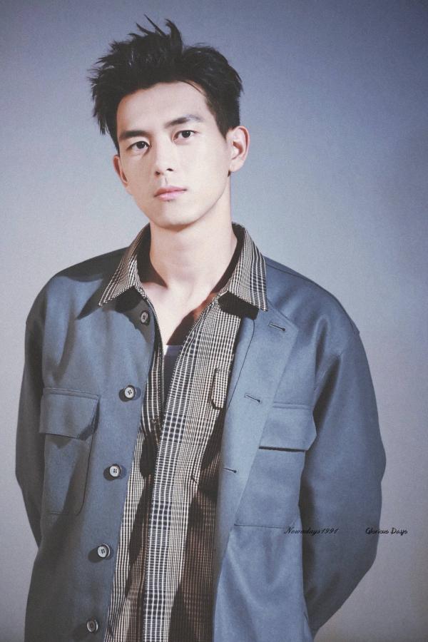 Loạt bằng chứng cho thấy 'Gun Thần' Lý Hiện ngoài đời đích thị là một nam thần... kinh Loạt bằng chứng cho thấy 'Gun Thần' Lý Hiện ngoài đời đích thị là một nam thần... kinh