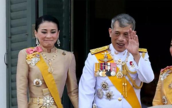 Công chúa đương triều Thái Lan: 5 tuổi thất sủng bị đày sang Anh Quốc đến ngày trở về vinh quang Công chúa đương triều Thái Lan: 5 tuổi thất sủng bị đày sang Anh Quốc đến ngày trở về vinh quang
