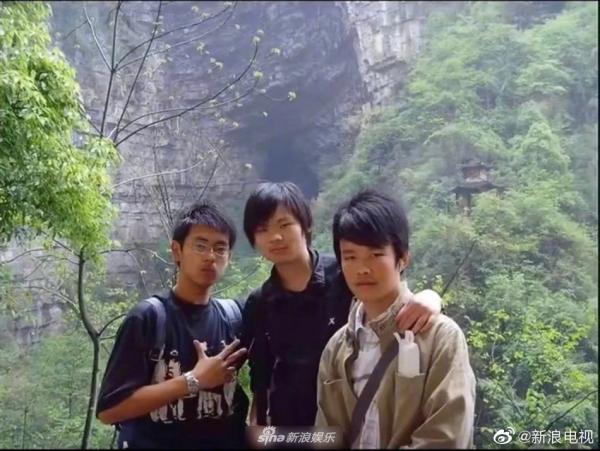 'Cá Mực Hầm Mật': Lý Hiện bị đào ảnh thời 'còn phèn', netizen cười ngất vì dáng vẻ ngốc nghếch 'Cá Mực Hầm Mật': Lý Hiện bị đào ảnh thời 'còn phèn', netizen cười ngất vì dáng vẻ ngốc nghếch