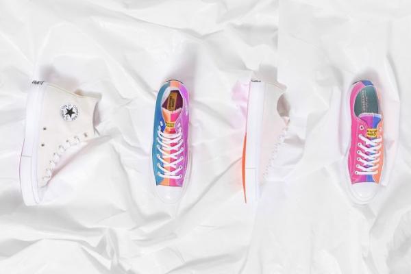 HOT: Converse vừa trình làng mẫu giày có thể đổi màu dưới ánh sáng mặt trời HOT: Converse vừa trình làng mẫu giày có thể đổi màu dưới ánh sáng mặt trời