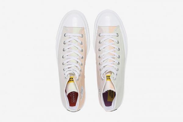 HOT: Converse vừa trình làng mẫu giày có thể đổi màu dưới ánh sáng mặt trời HOT: Converse vừa trình làng mẫu giày có thể đổi màu dưới ánh sáng mặt trời