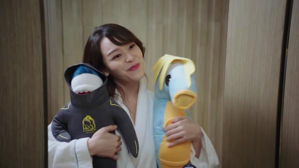 'Cá Mực Hầm Mật': Chị gái đòi dâng hiến cho Gun Thần rốt cuộc là ai, làm gì mà bị dân tình ghét đến vậy? 'Cá Mực Hầm Mật': Chị gái đòi dâng hiến cho Gun Thần rốt cuộc là ai, làm gì mà bị dân tình ghét đến vậy?