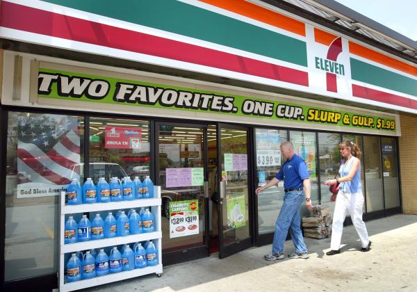7-Eleven lập quỹ học bổng trị giá 7.111 USD cho em bé sinh vào ngày 11/7 lúc 7:11 tối 7-Eleven lập quỹ học bổng trị giá 7.111 USD cho em bé sinh vào ngày 11/7 lúc 7:11 tối