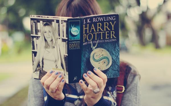 Hơn 20 năm trôi qua, vẫn còn quá nhiều chi tiết ẩn ý mà chúng ta chưa hiểu hết trong 'Harry Potter' Hơn 20 năm trôi qua, vẫn còn quá nhiều chi tiết ẩn ý mà chúng ta chưa hiểu hết trong 'Harry Potter'