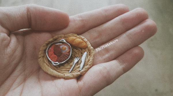 Nghệ sĩ Việt tạo ra những tác phẩm tí hon từ vật liệu tìm được trong... sọt rác Nghệ sĩ Việt tạo ra những tác phẩm tí hon từ vật liệu tìm được trong... sọt rác