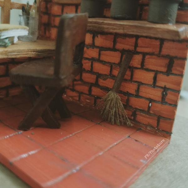 Nghệ sĩ Việt tạo ra những tác phẩm tí hon từ vật liệu tìm được trong... sọt rác Nghệ sĩ Việt tạo ra những tác phẩm tí hon từ vật liệu tìm được trong... sọt rác