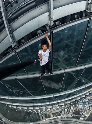 Vlogger Trung Quốc qua đời sau khi live stream cảnh ăn rắn rết và côn trùng độc hại Vlogger Trung Quốc qua đời sau khi live stream cảnh ăn rắn rết và côn trùng độc hại