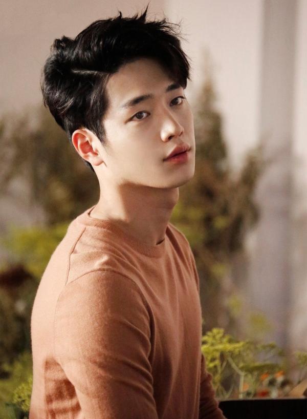 Đây là sao nam sở hữu gương mặt được xem như 'hình mẫu PTTM' của đàn ông Hàn hiện nay Đây là sao nam sở hữu gương mặt được xem như 'hình mẫu PTTM' của đàn ông Hàn hiện nay