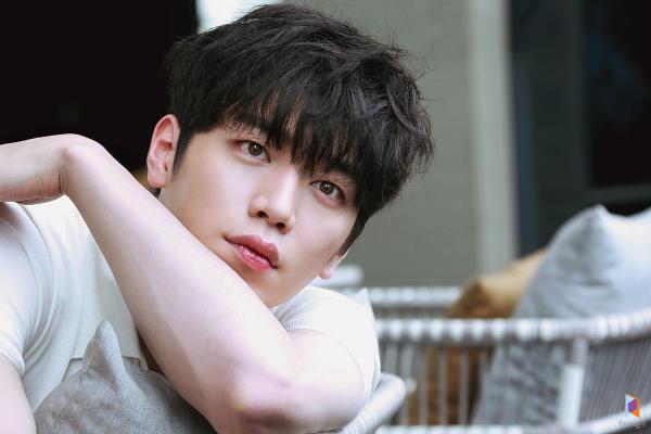 Đây là sao nam sở hữu gương mặt được xem như 'hình mẫu PTTM' của đàn ông Hàn hiện nay Đây là sao nam sở hữu gương mặt được xem như 'hình mẫu PTTM' của đàn ông Hàn hiện nay