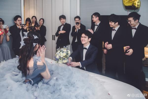 'Cá Mực Hầm Mật': Hóa ra Gun Thần - Đồng Niên thực sự có phiên bản thật ngoài đời 'Cá Mực Hầm Mật': Hóa ra Gun Thần - Đồng Niên thực sự có phiên bản thật ngoài đời