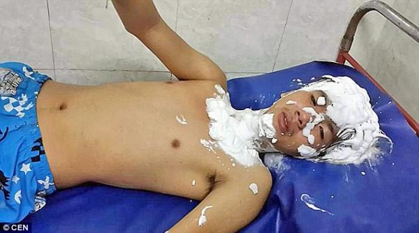 Cô gái định tạt axit bạn trai cũ nhưng bị 'nghiệp quật' khi chính mình cũng bỏng nặng Cô gái định tạt axit bạn trai cũ nhưng bị 'nghiệp quật' khi chính mình cũng bỏng nặng
