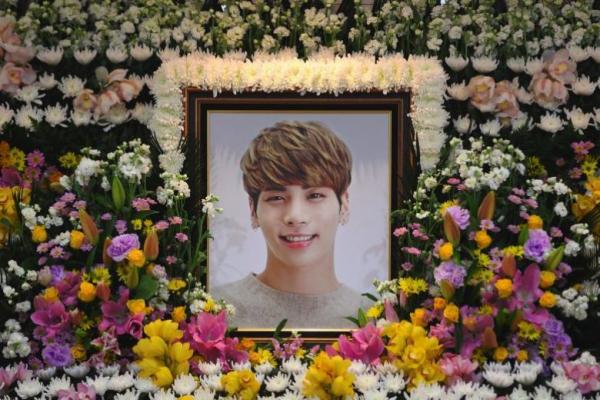 9 khoảnh khắc đau buồn nhất lịch sử K-Pop, nghĩ thôi cũng khiến fan bật khóc 9 khoảnh khắc đau buồn nhất lịch sử K-Pop, nghĩ thôi cũng khiến fan bật khóc