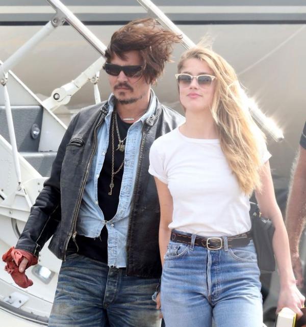 Johnny Depp tố cáo bị vợ cũ Amber Heard dí điếu thuốc đang cháy vào má Johnny Depp tố cáo bị vợ cũ Amber Heard dí điếu thuốc đang cháy vào má