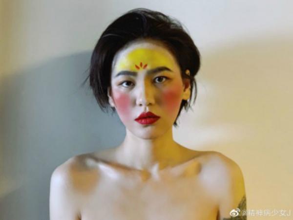 Trang điểm phong cách Hoa Mộc Lan đang trở thành hot trend tại Trung Quốc Trang điểm phong cách Hoa Mộc Lan đang trở thành hot trend tại Trung Quốc