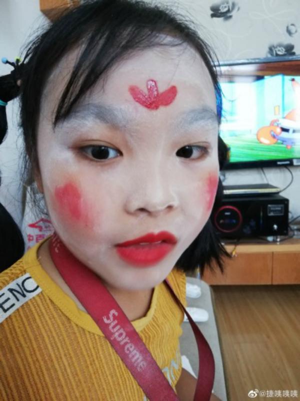 Trang điểm phong cách Hoa Mộc Lan đang trở thành hot trend tại Trung Quốc Trang điểm phong cách Hoa Mộc Lan đang trở thành hot trend tại Trung Quốc
