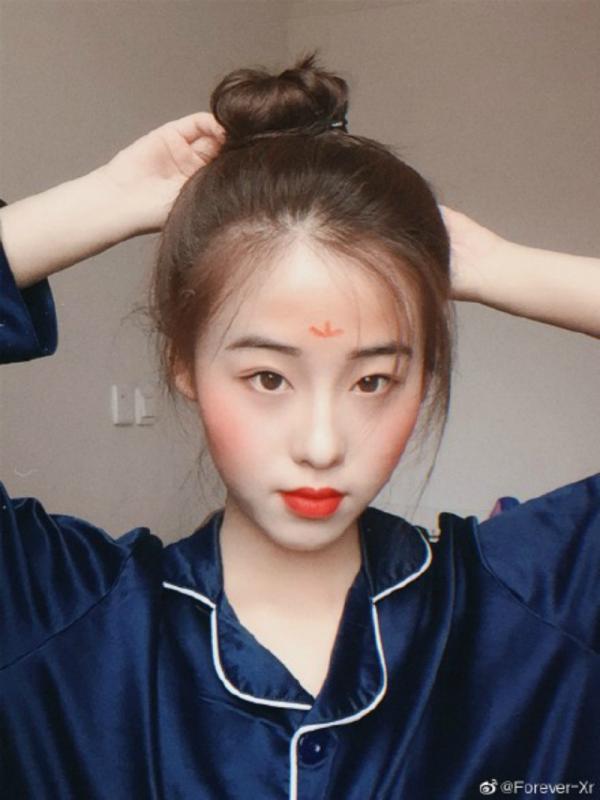 Trang điểm phong cách Hoa Mộc Lan đang trở thành hot trend tại Trung Quốc Trang điểm phong cách Hoa Mộc Lan đang trở thành hot trend tại Trung Quốc