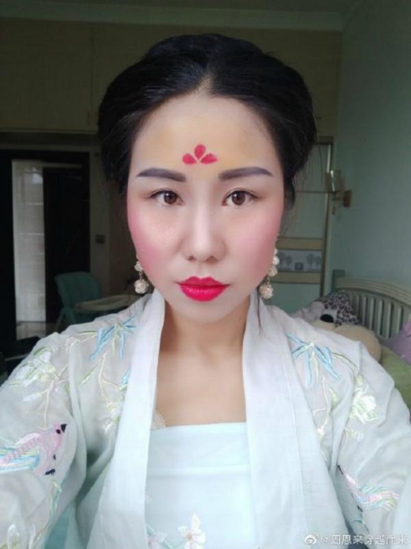Trang điểm phong cách Hoa Mộc Lan đang trở thành hot trend tại Trung Quốc Trang điểm phong cách Hoa Mộc Lan đang trở thành hot trend tại Trung Quốc