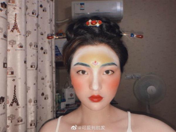 Trang điểm phong cách Hoa Mộc Lan đang trở thành hot trend tại Trung Quốc Trang điểm phong cách Hoa Mộc Lan đang trở thành hot trend tại Trung Quốc