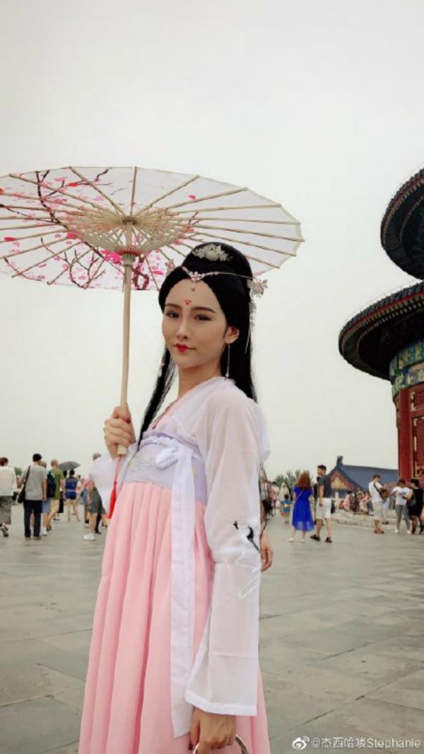Trang điểm phong cách Hoa Mộc Lan đang trở thành hot trend tại Trung Quốc Trang điểm phong cách Hoa Mộc Lan đang trở thành hot trend tại Trung Quốc