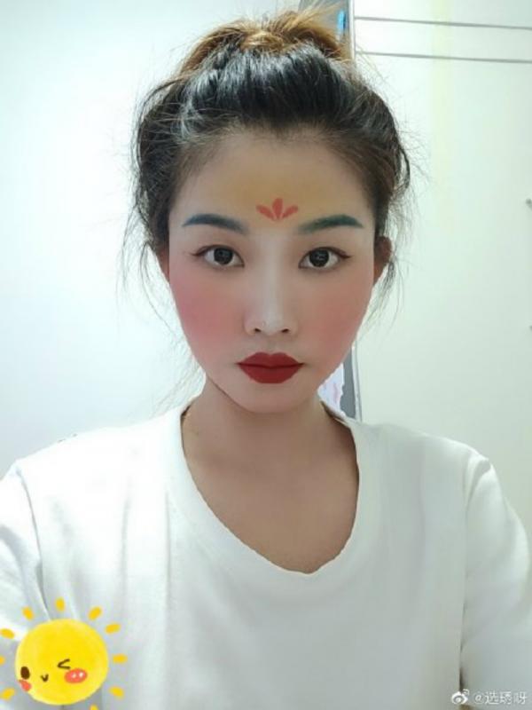 Trang điểm phong cách Hoa Mộc Lan đang trở thành hot trend tại Trung Quốc Trang điểm phong cách Hoa Mộc Lan đang trở thành hot trend tại Trung Quốc