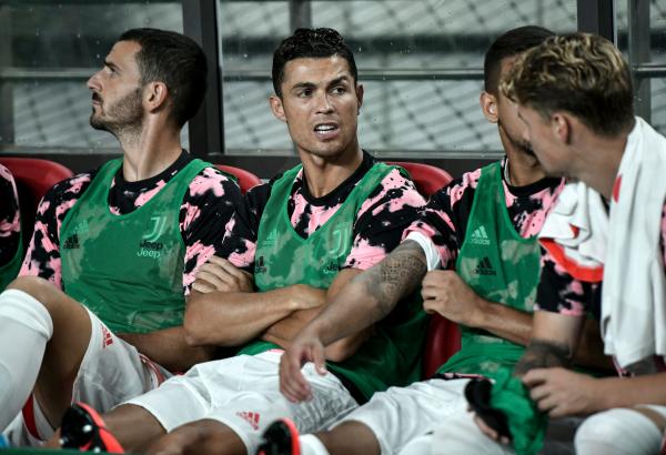 Mua vé xem Ronaldo chơi bóng nhưng anh chỉ ngồi lì ở ghế dự bị, CĐV Hàn bức xúc đâm đơn kiện Mua vé xem Ronaldo chơi bóng nhưng anh chỉ ngồi lì ở ghế dự bị, CĐV Hàn bức xúc đâm đơn kiện