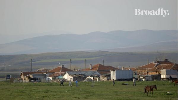 Phiên chợ cô dâu ở Bulgaria – Nơi những trinh nữ bị gia đình bán đi dù bây giờ là thế kỉ 21 Phiên chợ cô dâu ở Bulgaria – Nơi những trinh nữ bị gia đình bán đi dù bây giờ là thế kỉ 21