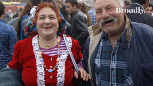 Phiên chợ cô dâu ở Bulgaria – Nơi những trinh nữ bị gia đình bán đi dù bây giờ là thế kỉ 21 Phiên chợ cô dâu ở Bulgaria – Nơi những trinh nữ bị gia đình bán đi dù bây giờ là thế kỉ 21
