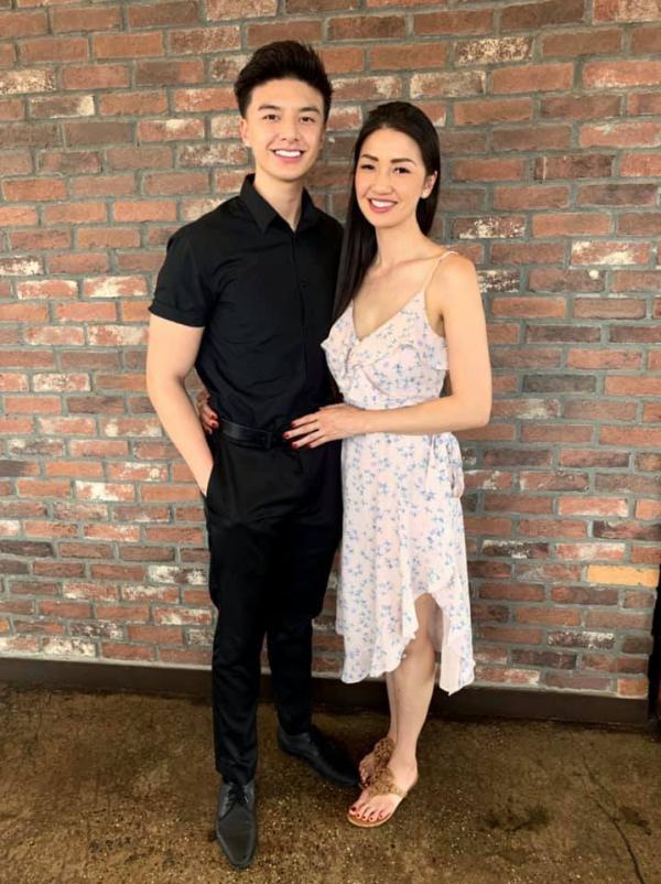 Mẹ quá trẻ đẹp khiến chàng hotboy gốc Việt bị nhầm là bạn trai của mẹ Mẹ quá trẻ đẹp khiến chàng hotboy gốc Việt bị nhầm là bạn trai của mẹ