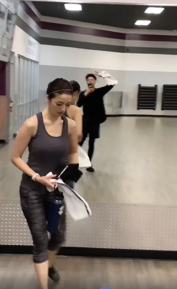 Mẹ quá trẻ đẹp khiến chàng hotboy gốc Việt bị nhầm là bạn trai của mẹ Mẹ quá trẻ đẹp khiến chàng hotboy gốc Việt bị nhầm là bạn trai của mẹ