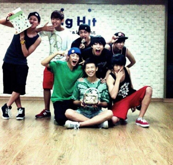 10 thuyết âm mưu bí mật tồn tại trong K-Pop khiến bạn càng đọc càng hoang mang 10 thuyết âm mưu bí mật tồn tại trong K-Pop khiến bạn càng đọc càng hoang mang