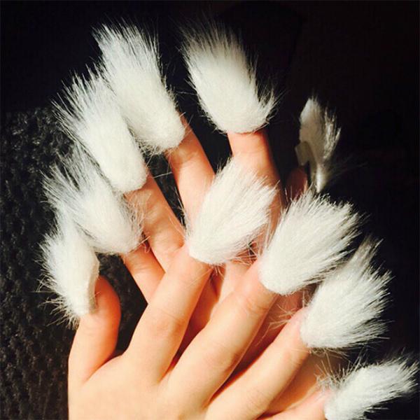 Xu hướng gắn lông lên móng xinh độc lạ mà các chị em không thể bỏ lỡ Xu hướng gắn lông lên móng xinh độc lạ mà các chị em không thể bỏ lỡ