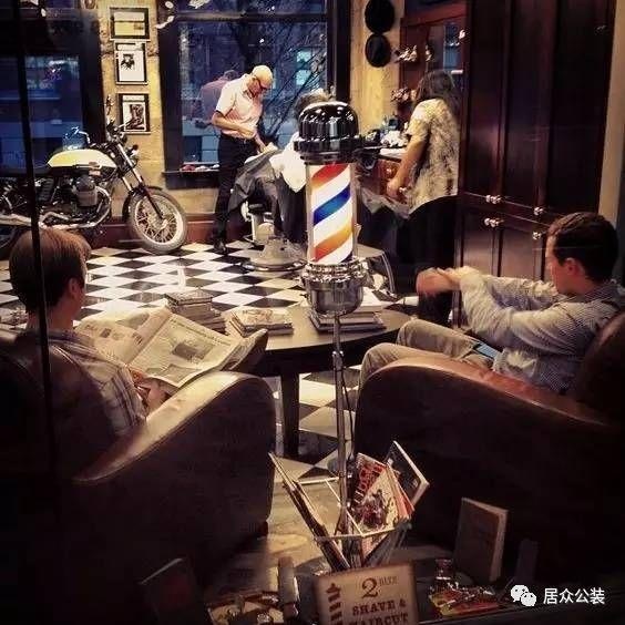Tại sao trước các cửa tiệm cắt tóc ở nước ngoài lại có một trụ đèn xoay tròn? Tại sao trước các cửa tiệm cắt tóc ở nước ngoài lại có một trụ đèn xoay tròn?