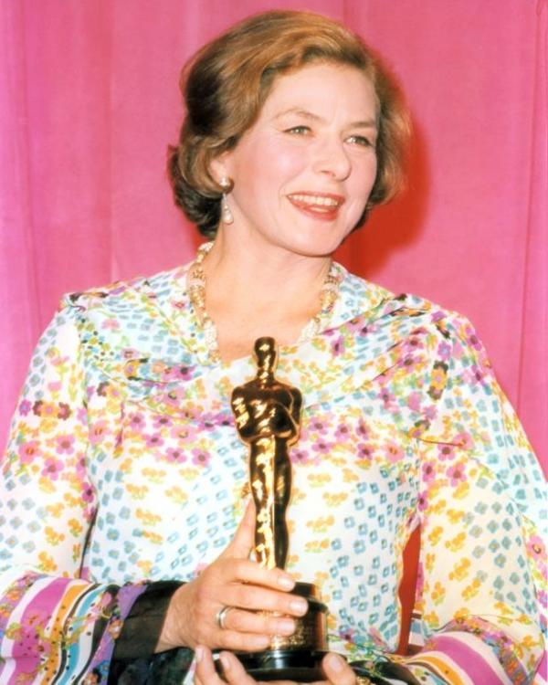 8 kiều nữ Hollywood là tiểu tam: Người bị fan dọa giết, kẻ bị tẩy chay phải bỏ trốn khỏi đất nước 8 kiều nữ Hollywood là tiểu tam: Người bị fan dọa giết, kẻ bị tẩy chay phải bỏ trốn khỏi đất nước