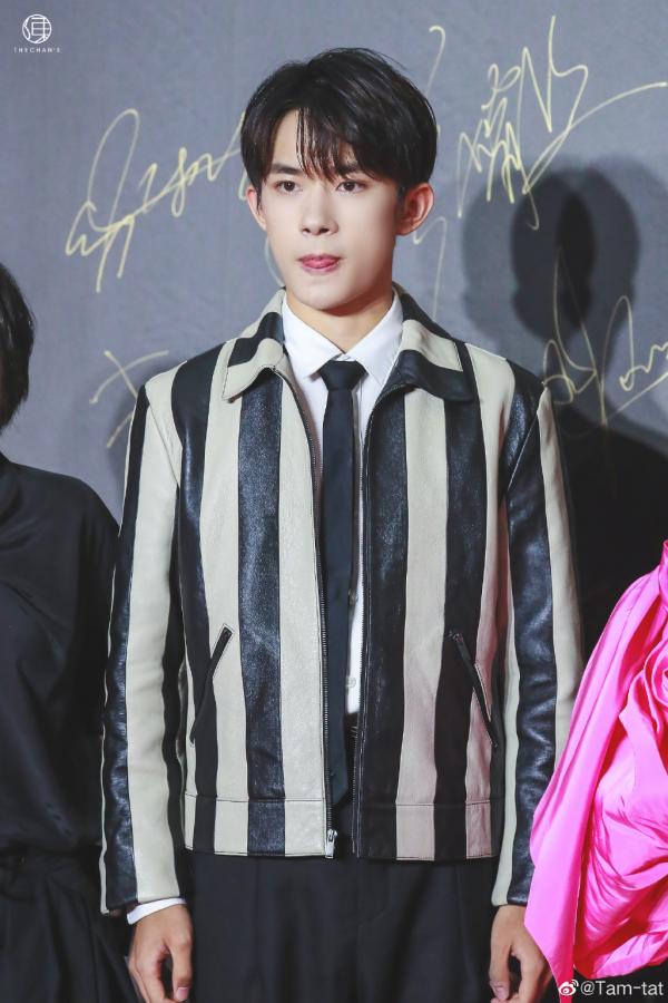 Chuyện sasaeng xứ Trung ám ảnh idol: Đổi chuyến bay, cướp hành lý và nhiều hơn thế nữa Chuyện sasaeng xứ Trung ám ảnh idol: Đổi chuyến bay, cướp hành lý và nhiều hơn thế nữa