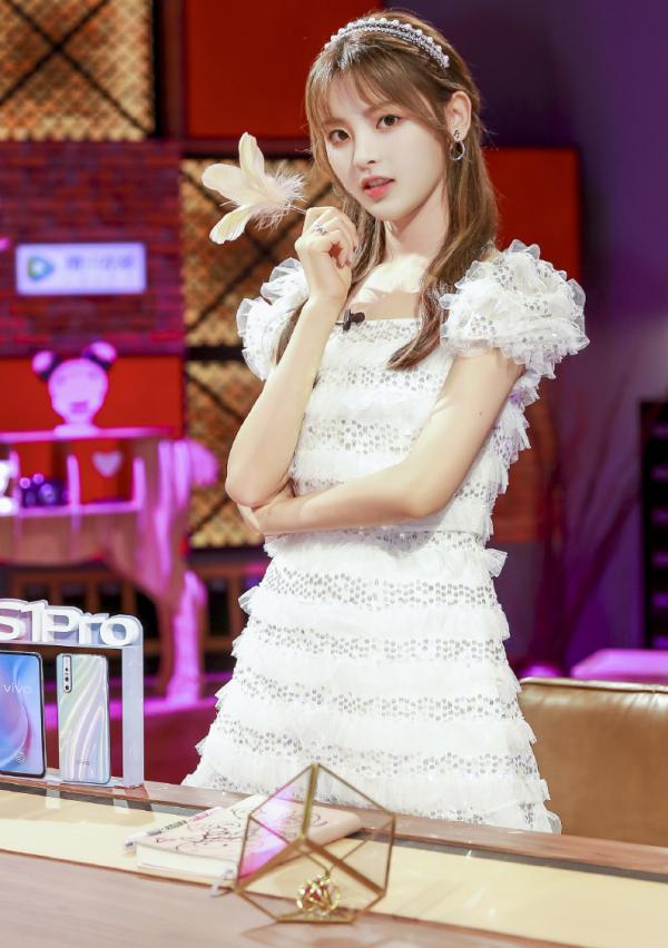 Chuyện sasaeng xứ Trung ám ảnh idol: Đổi chuyến bay, cướp hành lý và nhiều hơn thế nữa Chuyện sasaeng xứ Trung ám ảnh idol: Đổi chuyến bay, cướp hành lý và nhiều hơn thế nữa