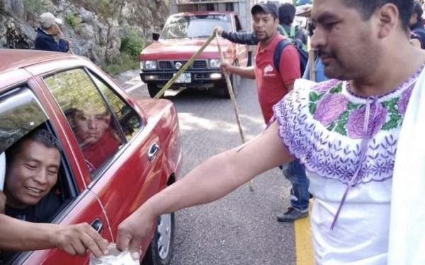 Thị trưởng Mexico phải mặc đồ phụ nữ diễu hành suốt 4 ngày vì thất hứa sau chiến dịch tranh cử Thị trưởng Mexico phải mặc đồ phụ nữ diễu hành suốt 4 ngày vì thất hứa sau chiến dịch tranh cử