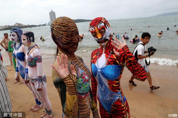 Bikini toàn thân giúp các 'ninja' không lo cháy nắng đã quay lại và lợi hại hơn xưa Bikini toàn thân giúp các 'ninja' không lo cháy nắng đã quay lại và lợi hại hơn xưa