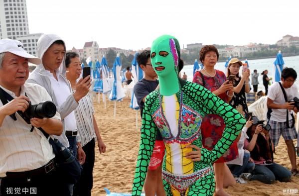 Bikini toàn thân giúp các 'ninja' không lo cháy nắng đã quay lại và lợi hại hơn xưa Bikini toàn thân giúp các 'ninja' không lo cháy nắng đã quay lại và lợi hại hơn xưa