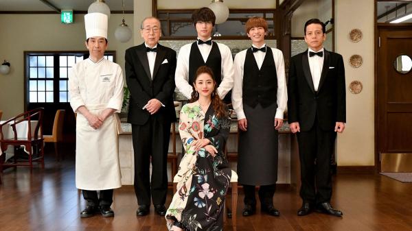 Heaven, My Restaurant, My Life – Chuyện về nhà hàng nơi nghĩa trang có bà chủ xinh đẹp quái dị Heaven, My Restaurant, My Life – Chuyện về nhà hàng nơi nghĩa trang có bà chủ xinh đẹp quái dị