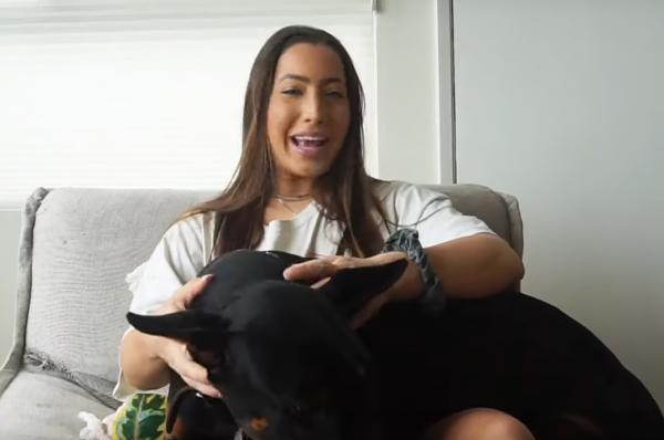 YouTuber bị điều tra sau khi đăng tải đoạn clip có cảnh đánh chó cưng YouTuber bị điều tra sau khi đăng tải đoạn clip có cảnh đánh chó cưng
