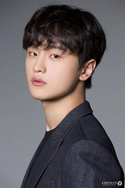 Moment At Eighteen: Ngoài Ong Seong Woo, vẫn còn 5 mỹ nam thanh xuân khiến bạn mê mẩn Moment At Eighteen: Ngoài Ong Seong Woo, vẫn còn 5 mỹ nam thanh xuân khiến bạn mê mẩn
