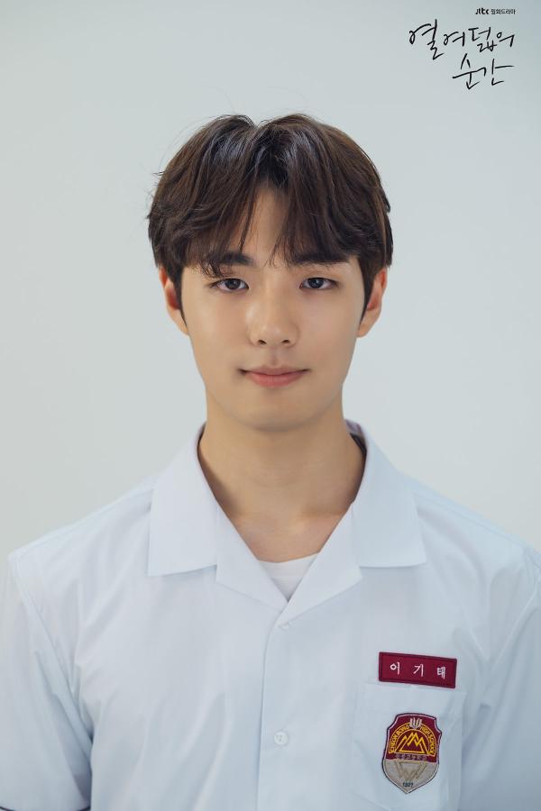 Moment At Eighteen: Ngoài Ong Seong Woo, vẫn còn 5 mỹ nam thanh xuân khiến bạn mê mẩn Moment At Eighteen: Ngoài Ong Seong Woo, vẫn còn 5 mỹ nam thanh xuân khiến bạn mê mẩn