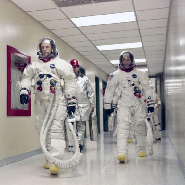 Michael Collins - Phi hành gia hoàn toàn bị lãng quên của con tàu Apollo 11 Michael Collins - Phi hành gia hoàn toàn bị lãng quên của con tàu Apollo 11