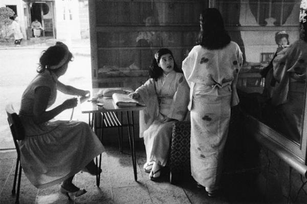 Phái đẹp ở đô thị Nhật Bản những năm 1950 Phái đẹp ở đô thị Nhật Bản những năm 1950