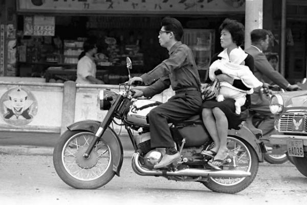Phái đẹp ở đô thị Nhật Bản những năm 1950 Phái đẹp ở đô thị Nhật Bản những năm 1950