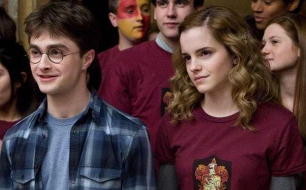 10 lý do khiến tác giả J. K. Rowling hối tiếc khi đã không để Harry và Hermione yêu nhau 10 lý do khiến tác giả J. K. Rowling hối tiếc khi đã không để Harry và Hermione yêu nhau