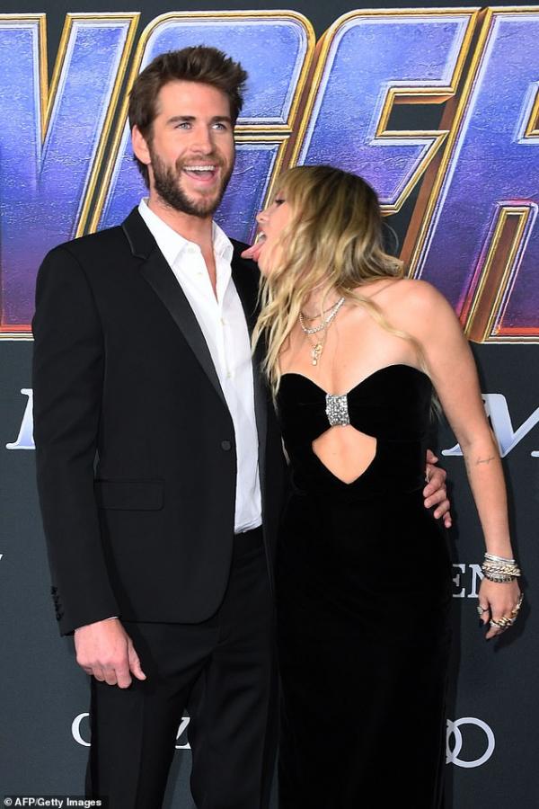 Liam Hemsworth đã quá mệt mỏi khi vợ cũ 'cố gắng làm trò trước ống kính' Liam Hemsworth đã quá mệt mỏi khi vợ cũ 'cố gắng làm trò trước ống kính'